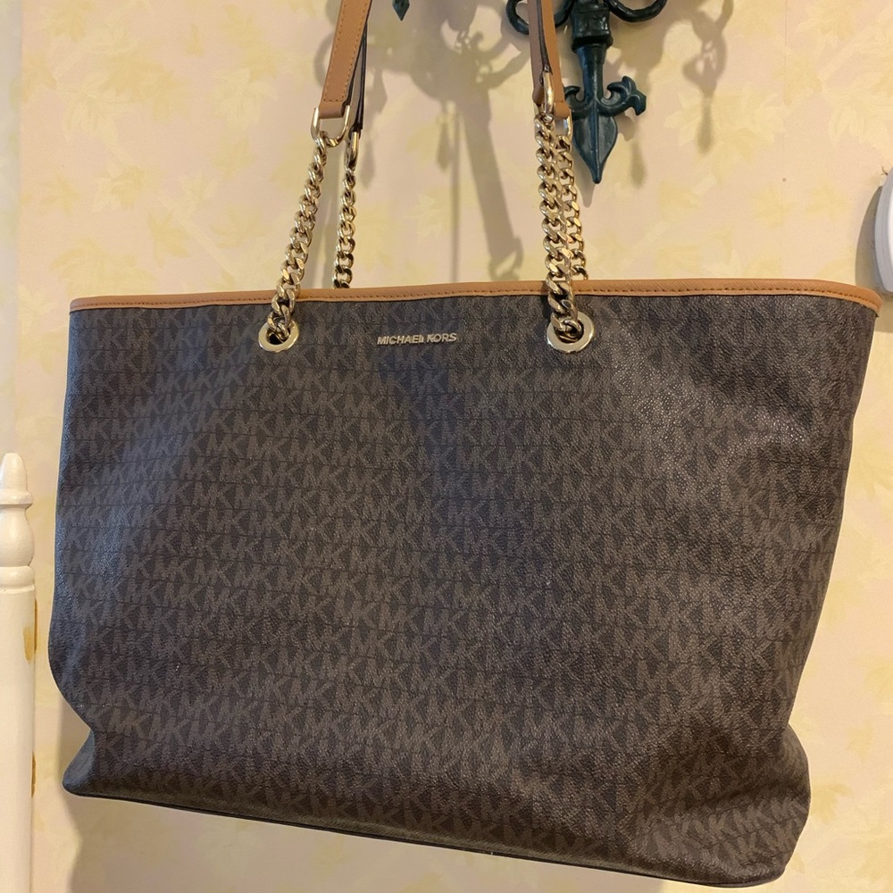 Large Michael Kors shoulder bag/purse. Lots of compartments inside with zippers.